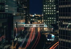 上海疫情，53万感染者背后的数据解读与城市应对策略