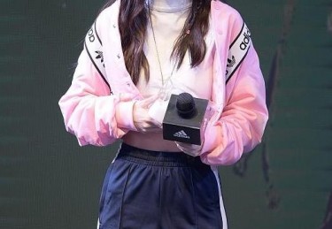 杨颖马甲线的照片