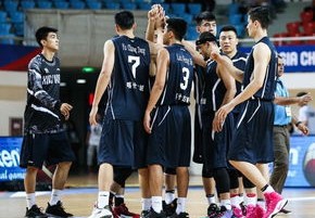 球场之外的战斗深入篮球直播的幕后世界

采访