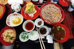 掌握日常英语，如何用英语表达他已经吃过午饭了