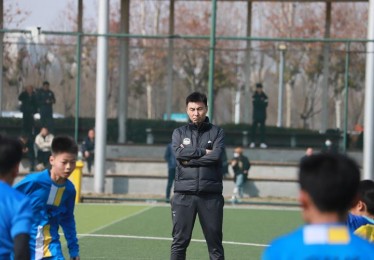 河南足球俱乐部探索足球文化与团队精神

课程设计