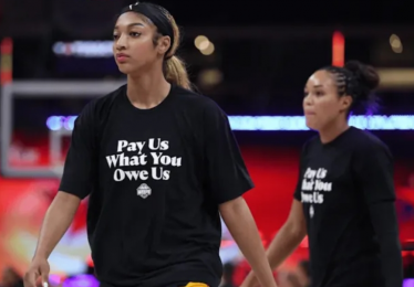 WNBA全明星“讨债”T恤刷屏：一场工资羞辱引爆三大联盟悬殊账本