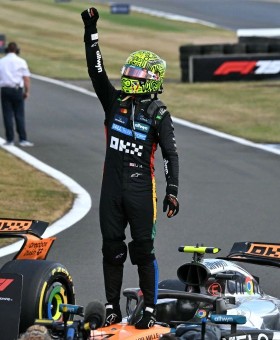 F1英国雨战：霍肯伯格239场终登台，诺里斯主场夺冠！