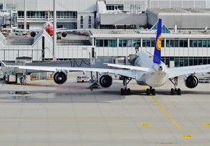 空中警报，一航班惊现10例阳性，航空安全的新挑战