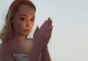 鞠婧祎与嫦娥，跨越千年的美丽传说