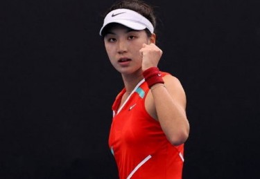 ！前赛会冠军横扫过关，中国金花完美首秀，位大满贯冠军晋级