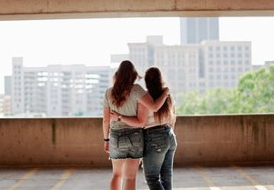 重获团圆，警方不懈寻找，女孩走失十七年后终回家