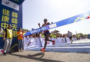 展现中国马拉松跑者风采，快递小哥栾玉帅跑进巴黎奥运会