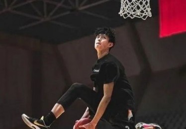 桂林小伙肖霖昂如何成为奥运冠军郑钦文的拍档？
