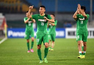 国足大连集结，国安三将李磊林良铭张玉宁同机抵达大连