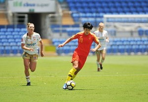 新帅引领下的女足国少队首战大胜展现新气象