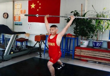 表扬体育生坚持训练的句子