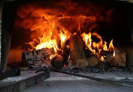 成都一临街店铺突发火灾超20人送医