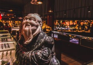 博物馆回应两名男孩拿走昆虫标本玩耍事件