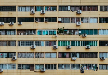 杭州两人坠楼事件，居民口中的空调安装员真相探究
