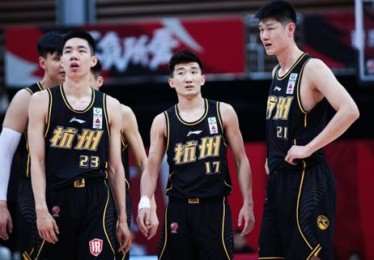 曝广东男篮有意锋线补强，朱芳雨报价崔永熙，重组冲冠阵容！