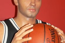 科比·布莱恩特与勒布朗·詹姆斯，两位NBA传奇的交汇瞬间，历史的永恒对话