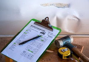 金饰价格持续大涨，原因与影响分析