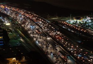 限号北京，交通管制下的都市生活与环保挑战