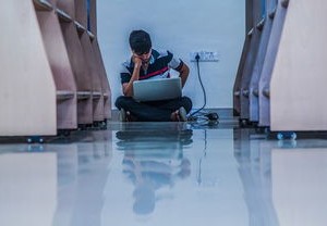 大学生偷窃便利店被学校开除事件反思