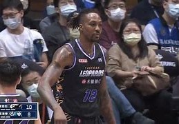 逆境中的胜利伤退英雄与团队的荣耀
