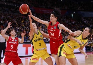 女版姚明狂轰分，中国女篮连胜，分大胜，下场决战日本女篮