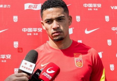 足协领导赛后进更衣室看望国足！谨慎面对换帅：要考虑价格等因素