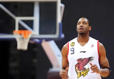 脑洞大开！如果NBA球星来打CBA会是什么样的场面？