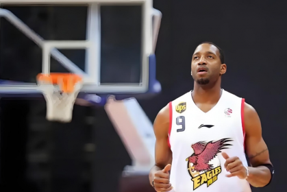 脑洞大开！如果NBA球星来打CBA会是什么样的场面？