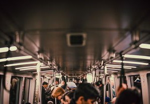 部分直播间未成年人暖场现象探讨