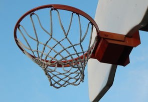 王俊杰的篮球风采，3分、4篮板与2助攻的精彩解读