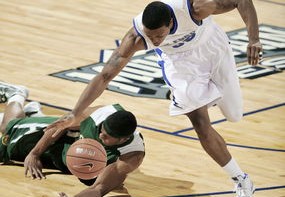 飞跃篮筐的梦想，NBA篮球比赛的魅力与激情