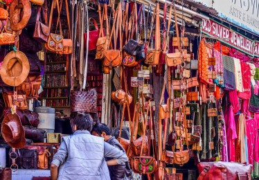 嘉兴火锅店突发状况，多名顾客意外晕倒