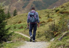 小伙从甘肃徒步84天去北京看升旗，追梦之旅与成长之路