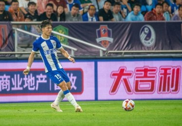 斯通斯谈进球：我们传中球更多，我努力让自己出现在禁区里