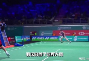 比！中国金花晋级，赛季单打首秀开门红，时隔个月再赢球