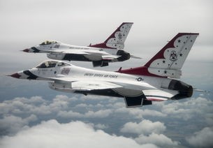空军跨域打击，飞越千里空袭胡塞武装