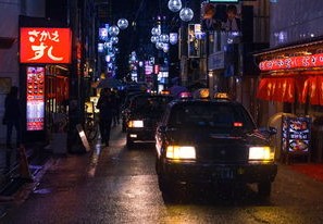 长沙一夜入秋，游客匆忙换装，城市感受深秋气息