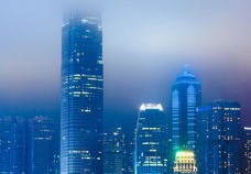 上海多个售楼处迎来大客流，楼市繁荣背后的现象与思考