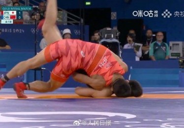 古典式摔跤公斤级：曹利国获得银牌