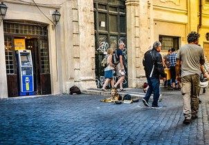 男子私挖地下室后，再购房继续挖掘的背后故事