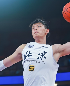 曾凡博成功逐梦携手篮网战季前赛！NBA中国德比指日可待？