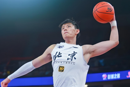 曾凡博成功逐梦携手篮网战季前赛！NBA中国德比指日可待？
