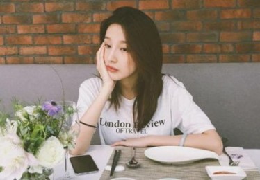 体育晨报女主持人是谁