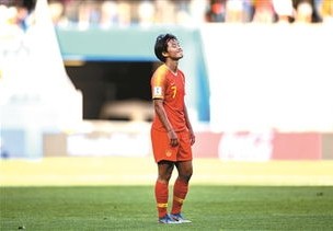 朝鲜女足击败巴西晋级女足世界杯四强，球员泪洒赛场