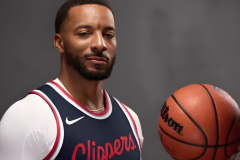 NBA转会最新动态：魔术献出顶薪，鲍科比离队，比尔下家仍存疑