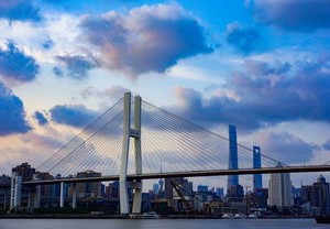 上海全面解封，城市复苏的曙光与挑战