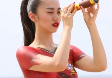 球场上的艺术揭秘足球宝贝人体彩绘的背后故事

采访提纲