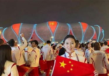 马龙回应担任中国旗手！揭秘他的搭档：花游冠军队长，顶级大美女