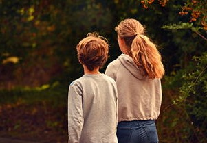 春风之吻，青春悸动——解读春风如何唤醒少年的心弦